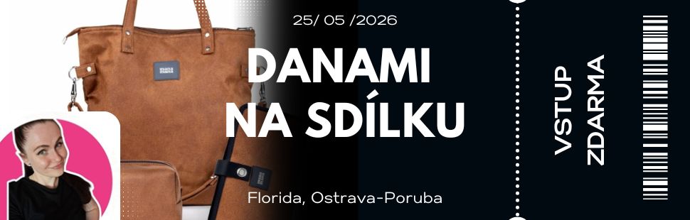 Detail semišové kabelky s monogramem